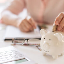 Kredyt dla emerytów i rencistów – jakie są dostępne opcje finansowania?