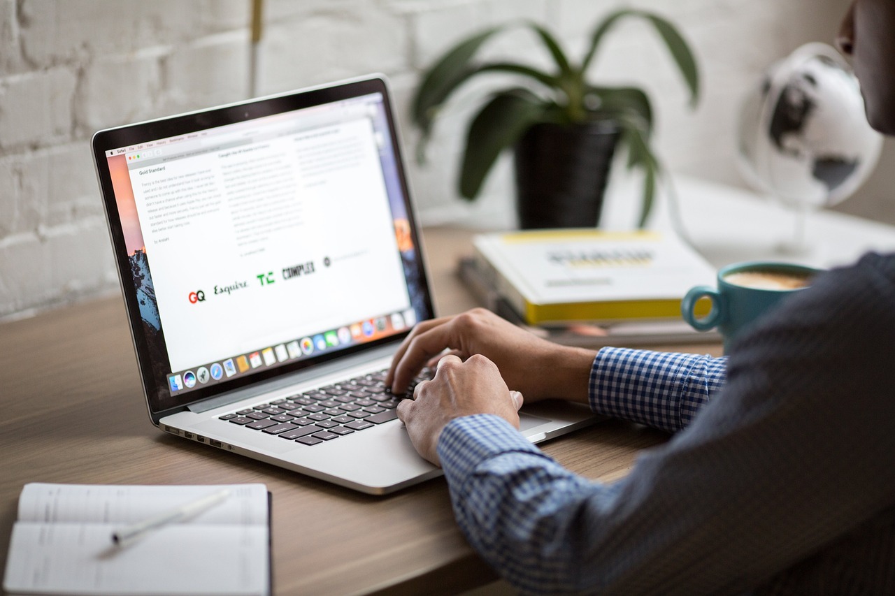 Jak wybrać kurs BHP online zgodny z przepisami i dopasowany do stanowiska pracy?